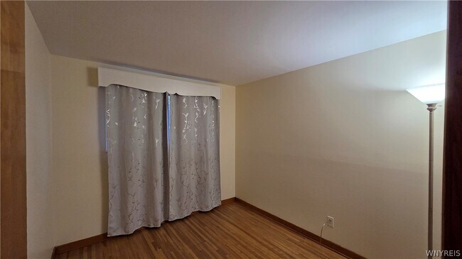 Building Photo - 419 Cherokee Dr