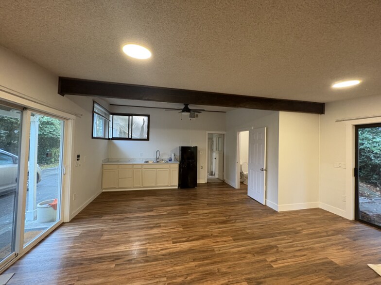 Building Photo - 2339 W Stewart Ave