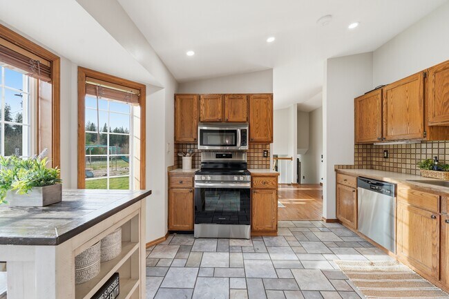 Building Photo - 21913 N Meadowview Dr
