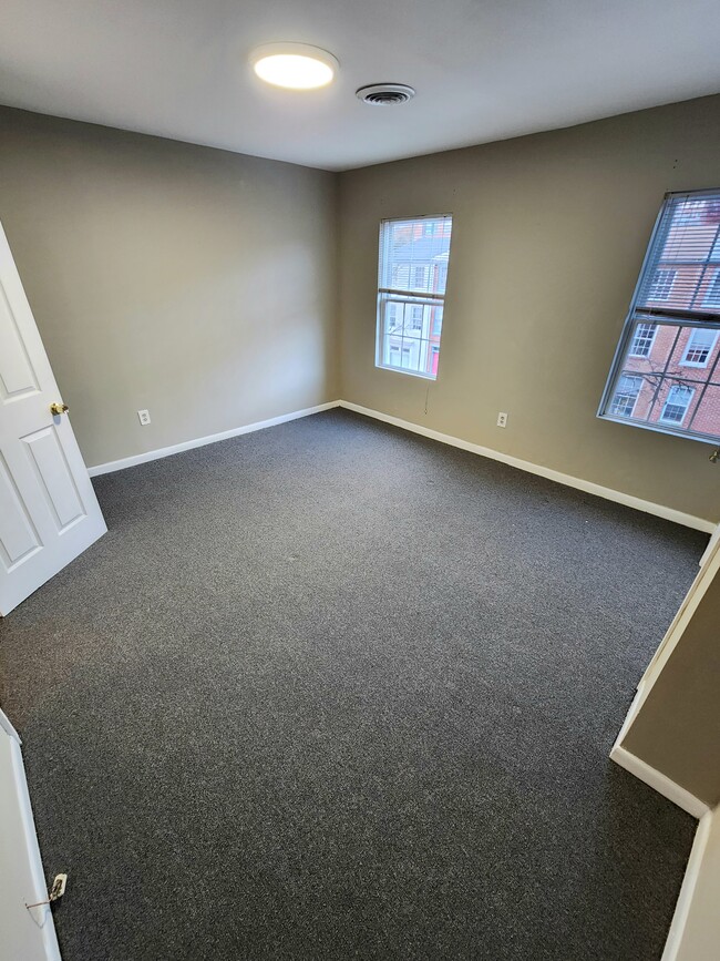 Building Photo - 661 Portland St