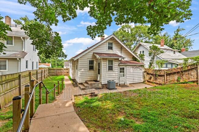 Building Photo - 2315 N. 61st.