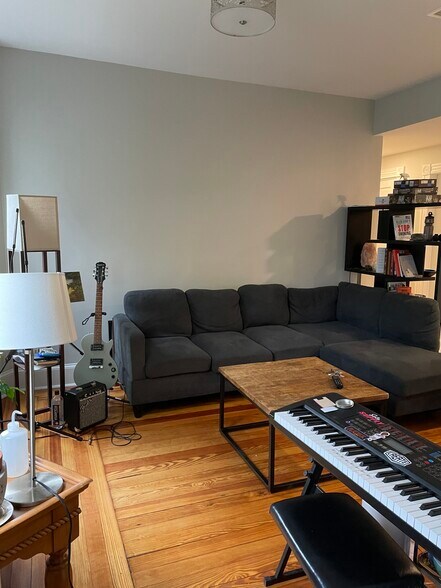 Building Photo - 267 E Cottage St