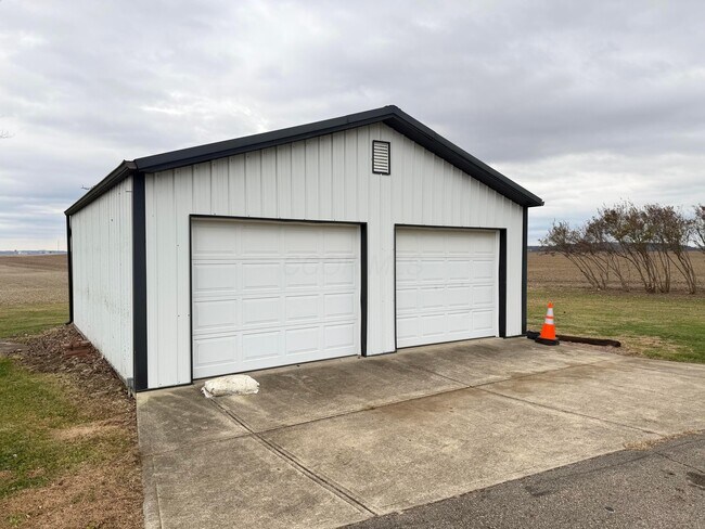 Building Photo - 4790 Lancaster Thornville Rd NE