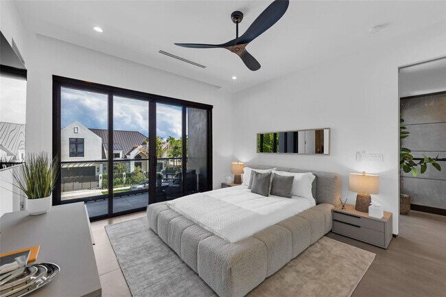 Building Photo - 727 NE 17th Way