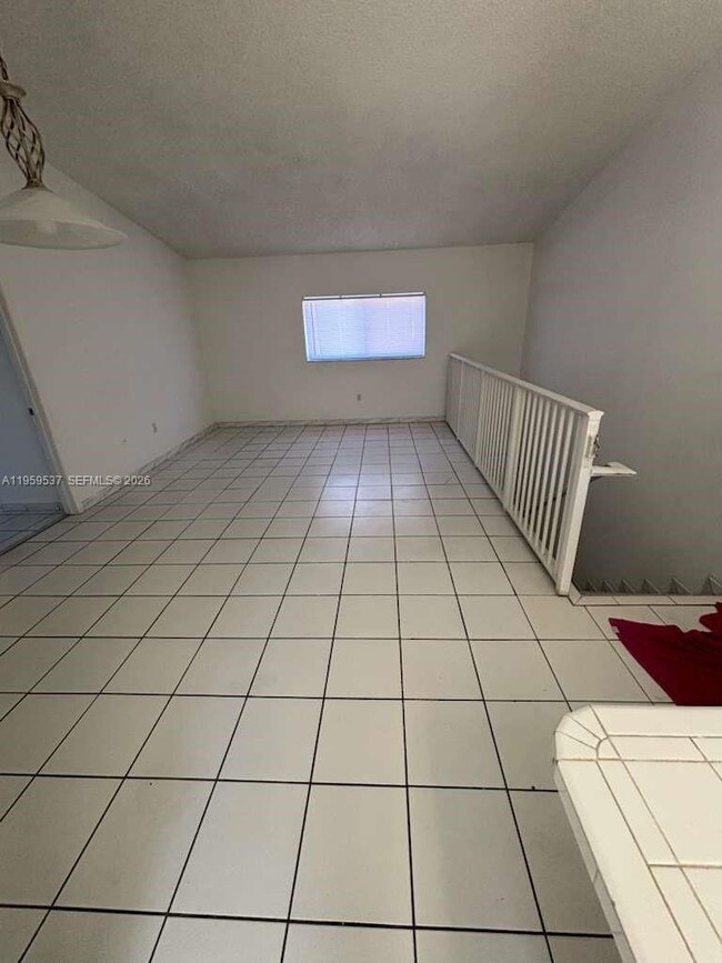 Building Photo - 613 NE 5th St