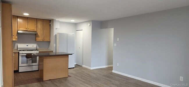 Building Photo - 3240 Netherland Ave