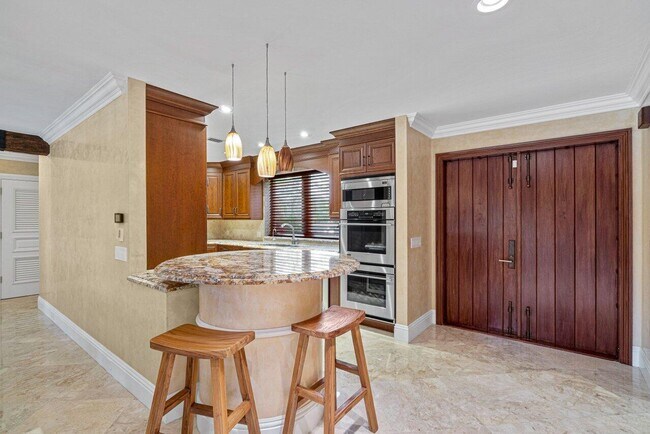 Building Photo - 870 NW 7th St