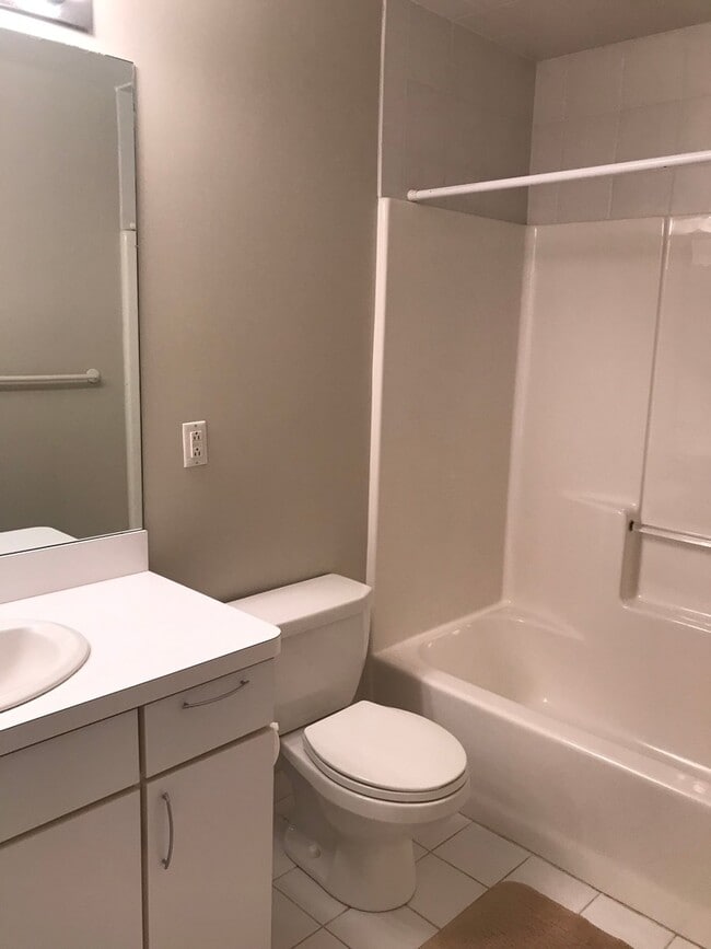 Building Photo - Solon 4 Bedroom Rental