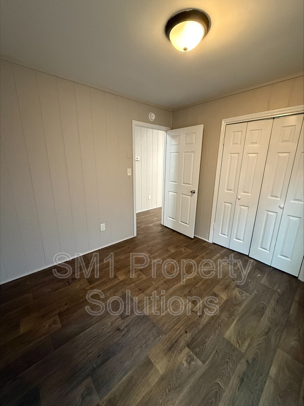 Building Photo - 304 4th St