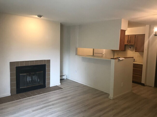 Building Photo - Two Bedroom Condo At Aspen Grove In North Boulder