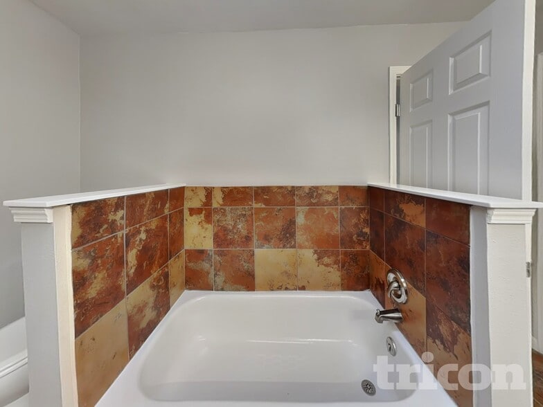 Building Photo - 9800 Denali Rd NE