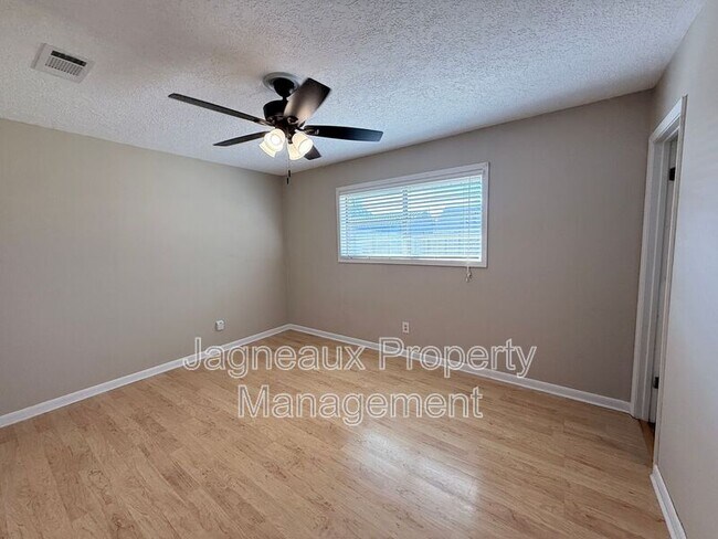 Building Photo - 2528 St Joseph St