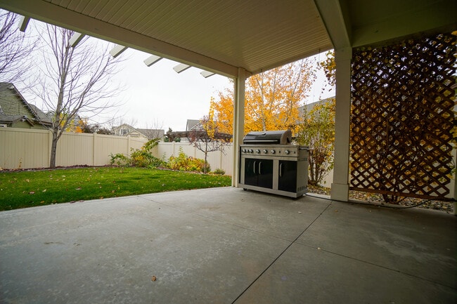 Building Photo - 2303 E Fratello St