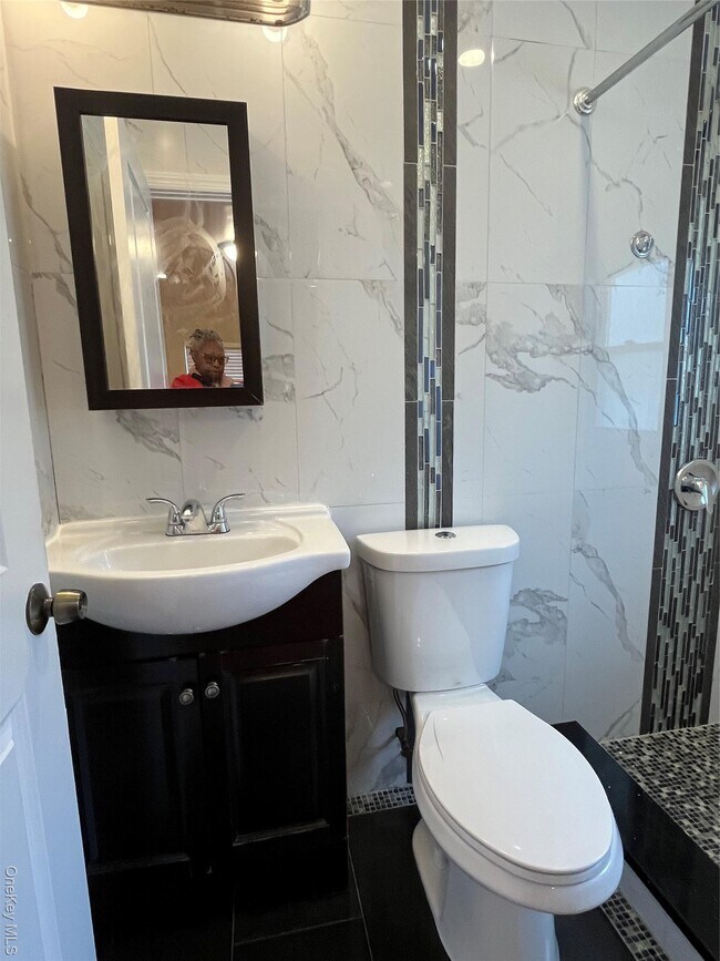 Building Photo - 164-14 115th Ave