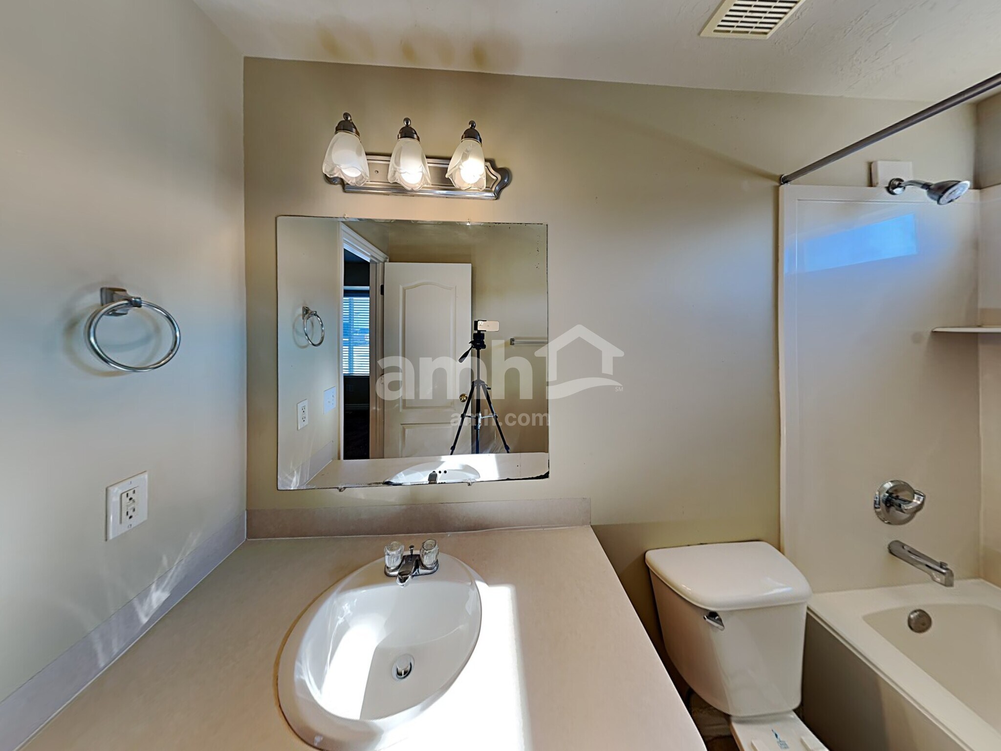 Building Photo - 96 N 1660 W