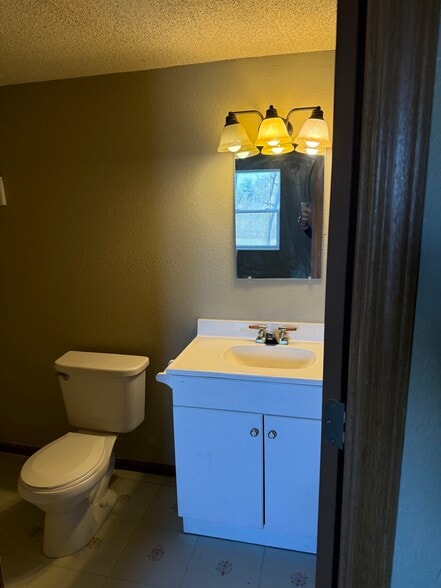 Downstairs bath - 2207 Roma Ln