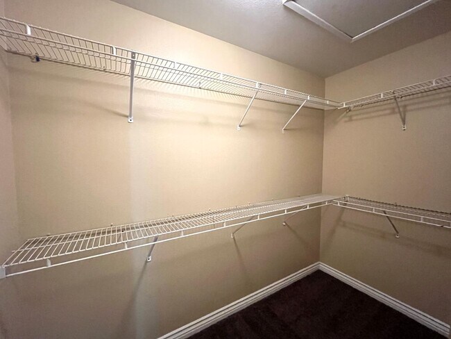 Building Photo - 3 bed, 3 bath located in Ontario, CA!