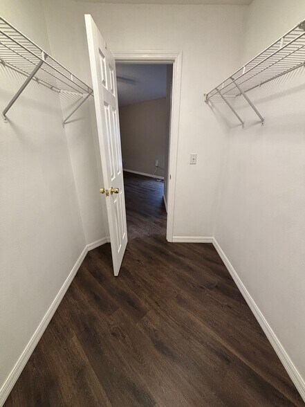 Walk-in Closet - 2302 Northern Leaf St