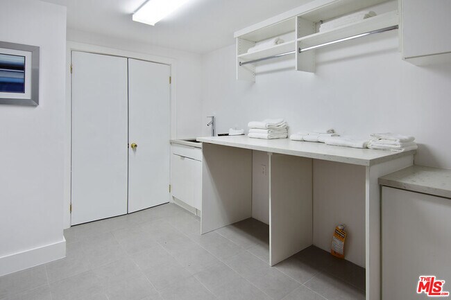 Building Photo - 4130 Parva Ave