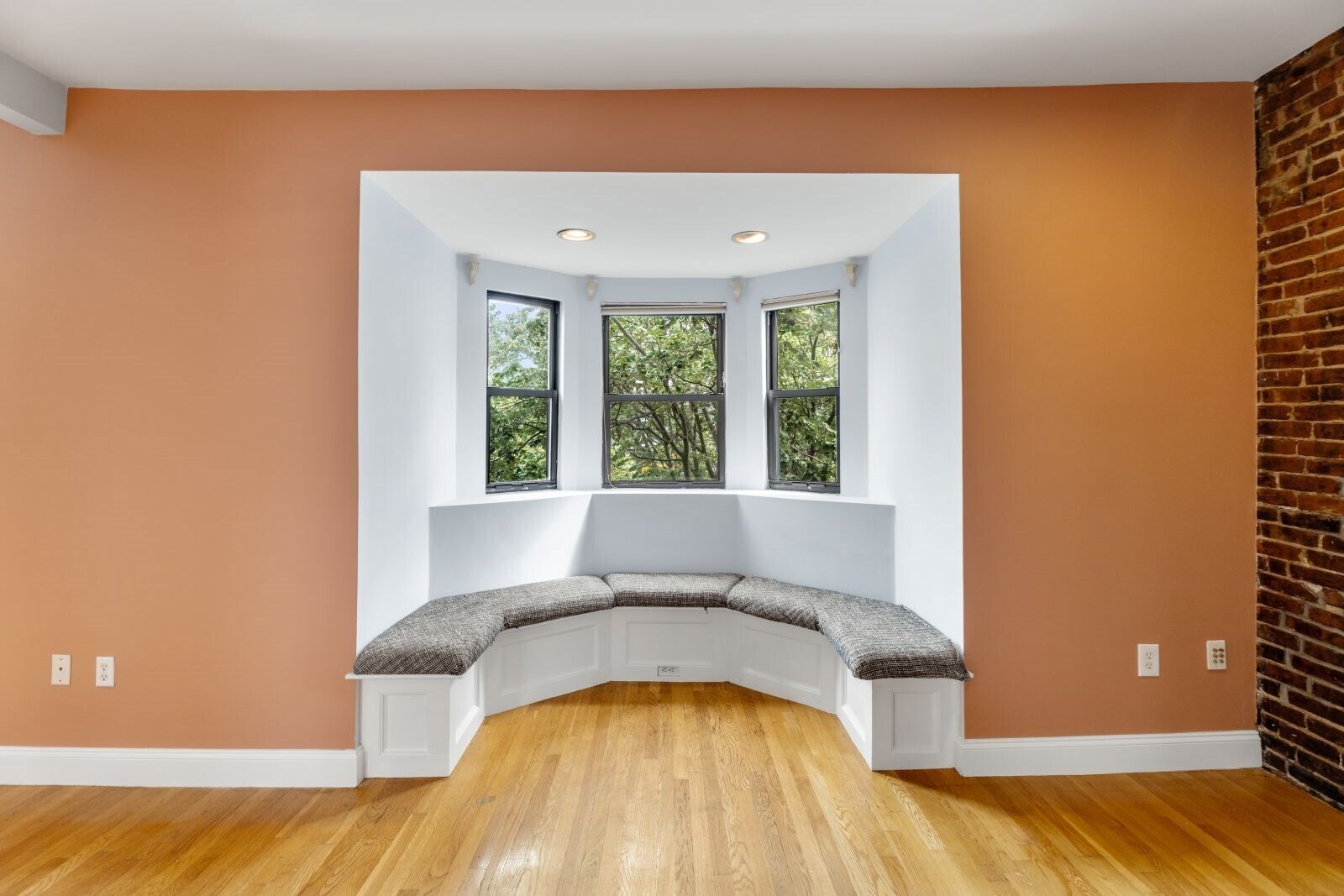 Building Photo - 39 Worcester Sq