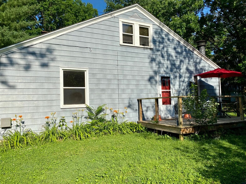 Building Photo - 608 S Webber St