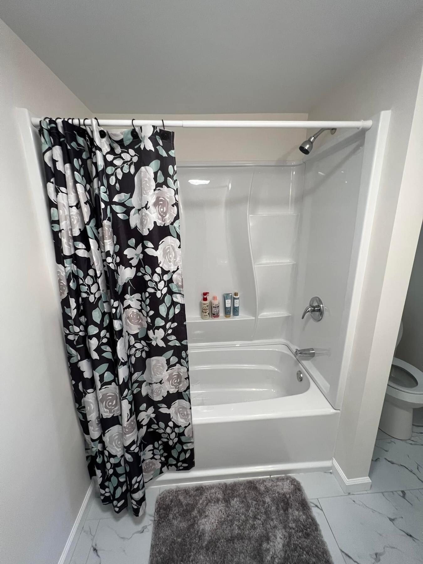 Building Photo - 17 Heather St