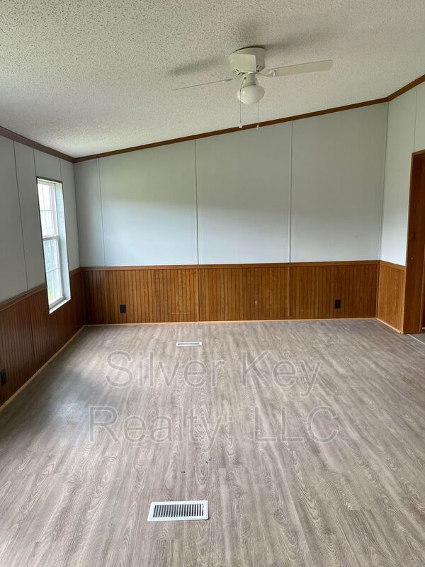 Building Photo - 137 H St