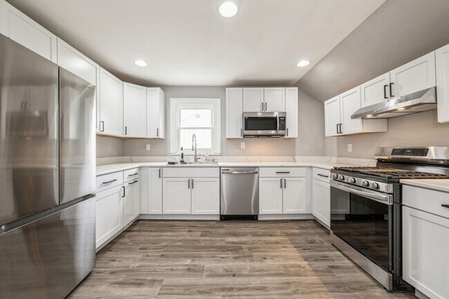 Building Photo - 545 Skokie Ave