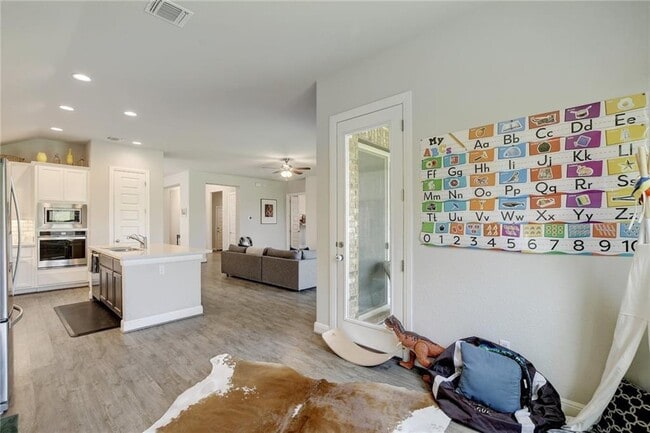 Building Photo - 416 Peakside Cir