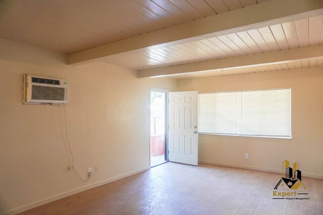 Building Photo - 697 Santiago Ave