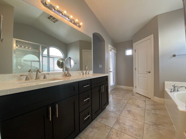 Building Photo - Beautiful 4-Bedroom Home with Den in Mountain’s Edge