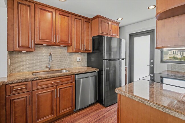 Building Photo - 801 N Ocean Blvd