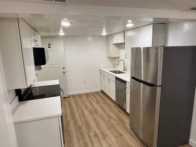 Building Photo - 8089 S Fern Cir