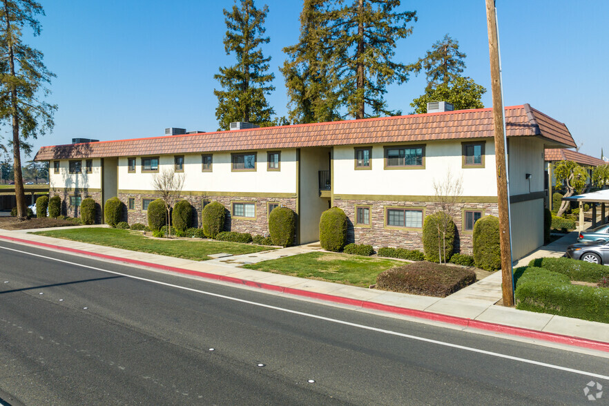 Building Exterior - Briarwood Apartments