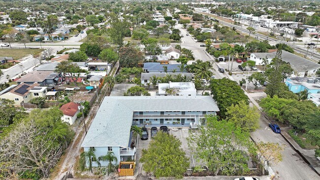 Building Photo - Newly Renovated spacious one bedroom one b...