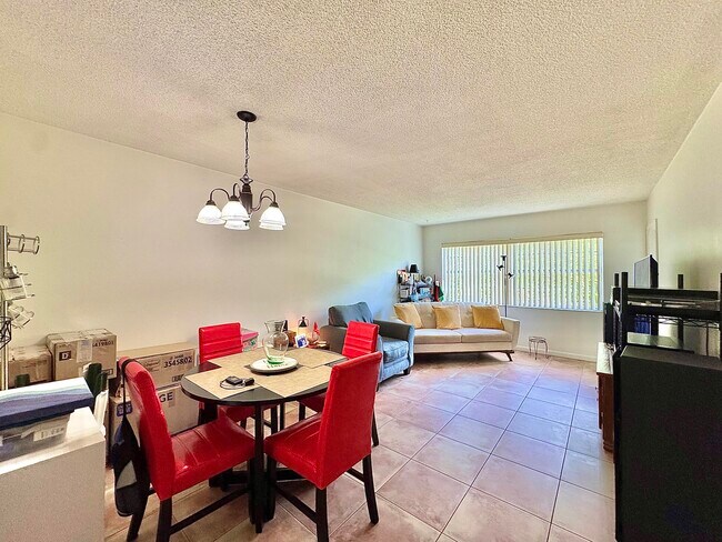 Building Photo - 5181 W Oakland Park Blvd