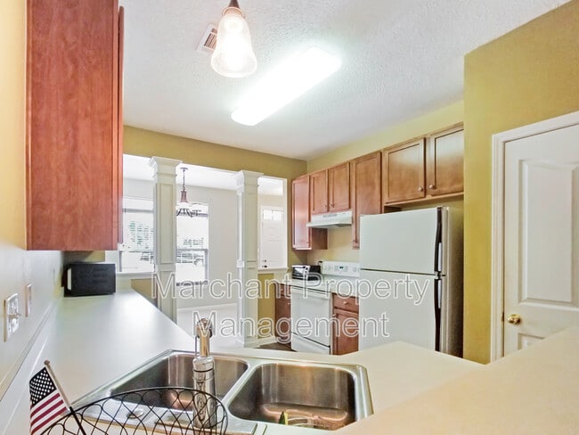 Building Photo - 527 Fagin Cir