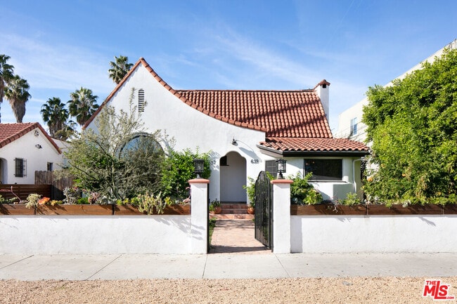 Primary Photo - 637 N Alta Vista Blvd