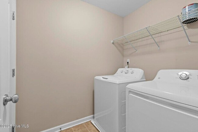 Building Photo - 4 Bedroom Home In Carolina Plantation!