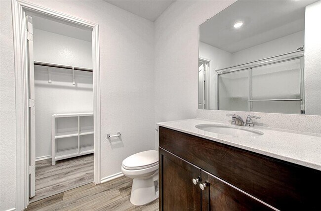 Building Photo - 2704 Shimsham Dr