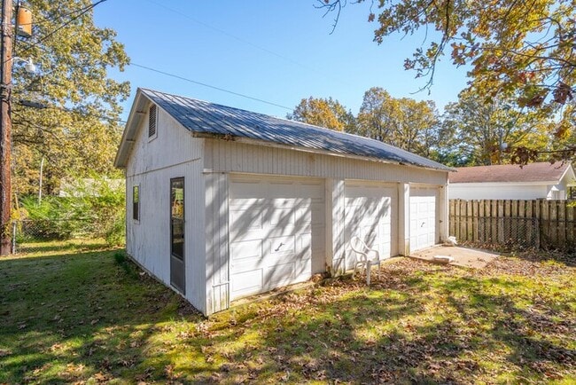 Building Photo - 6212 Pawnee Dr