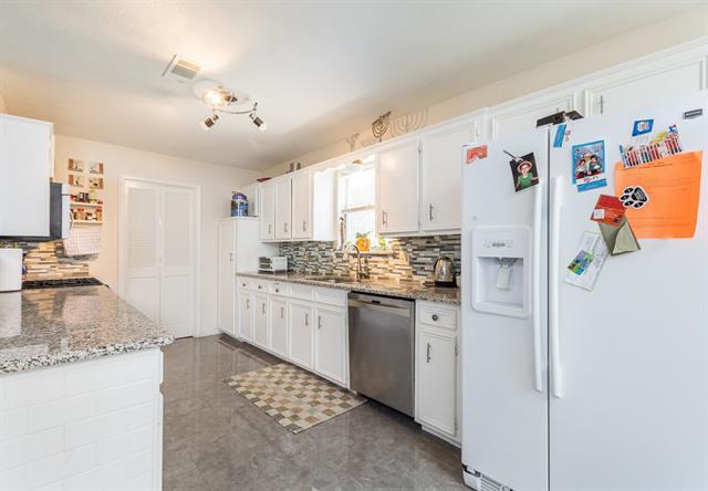 Building Photo - 1001 Valley Creek Dr