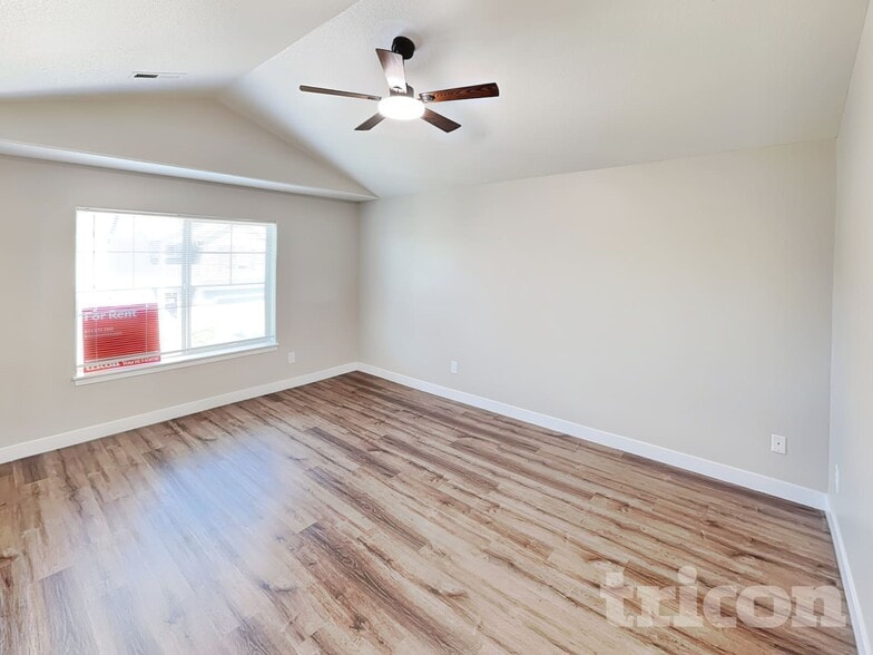 Building Photo - 7615 NE 60th Way