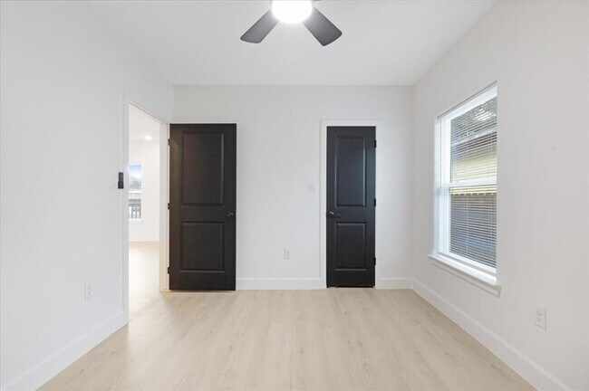 Building Photo - 6609 Avenue Q