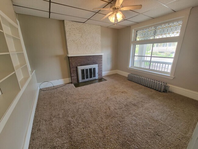 Building Photo - 623-625 N 10th Ave E