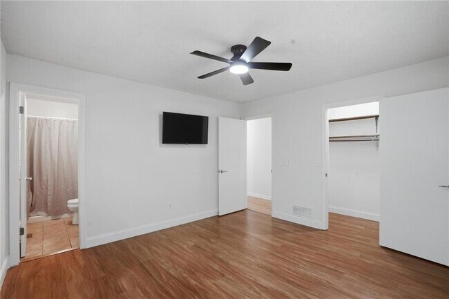 Building Photo - 4100 Dustin Dr NW