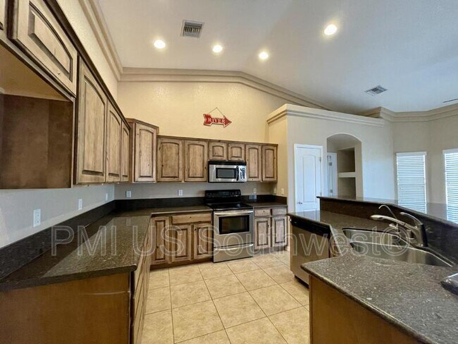 Building Photo - 11 Hickory Knoll Cir