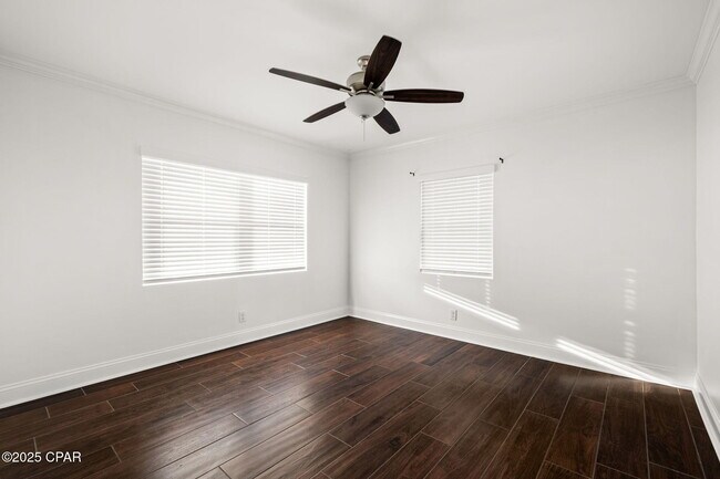 Building Photo - 1528 Oak Ave