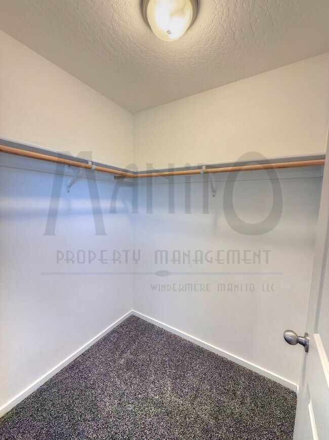 Building Photo - Spacious Airway Heights Home