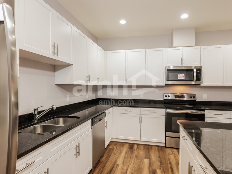 Building Photo - 20709 W Stone Hill Rd